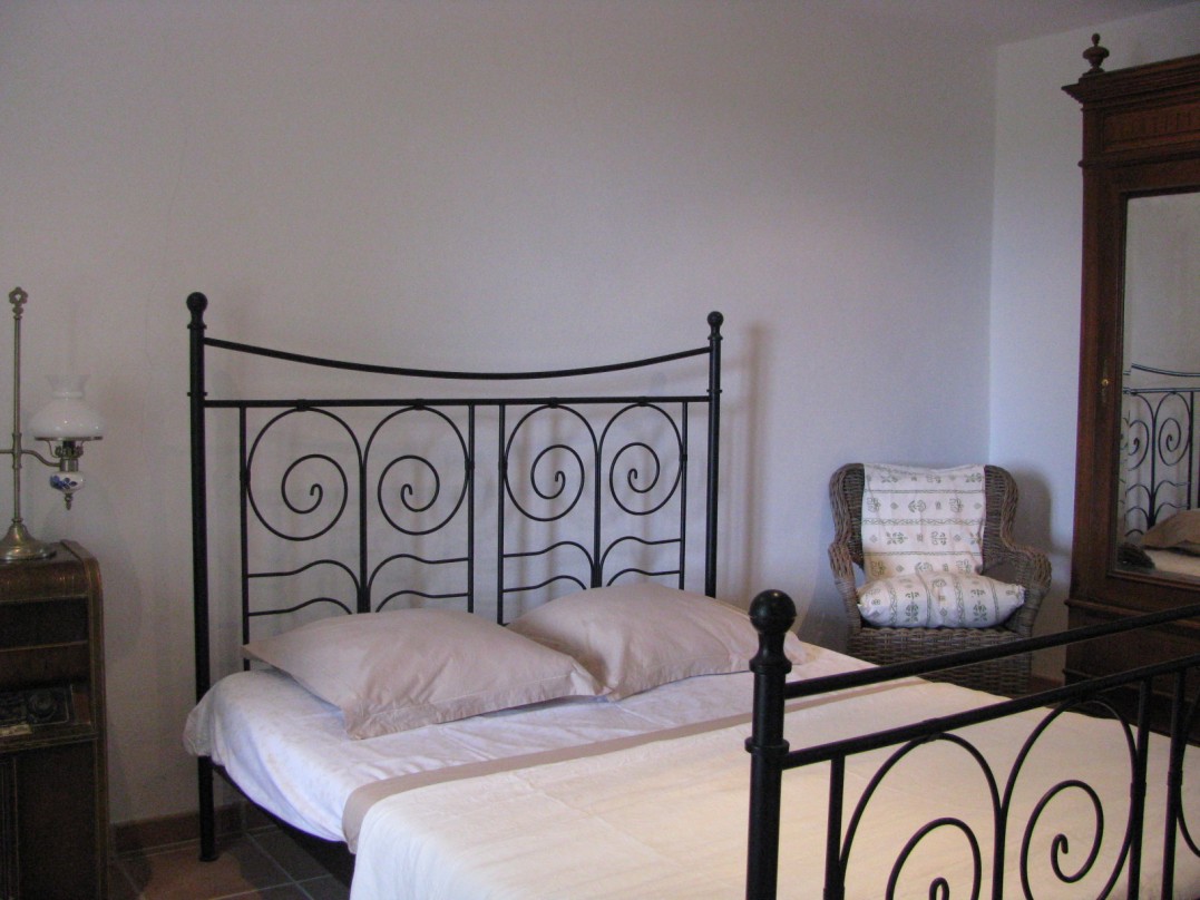 Main Bedroom (second bedroom similar)